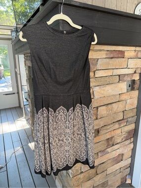 Maggy London Petites Black Ivory Paisley Border Fit & Flare Dress